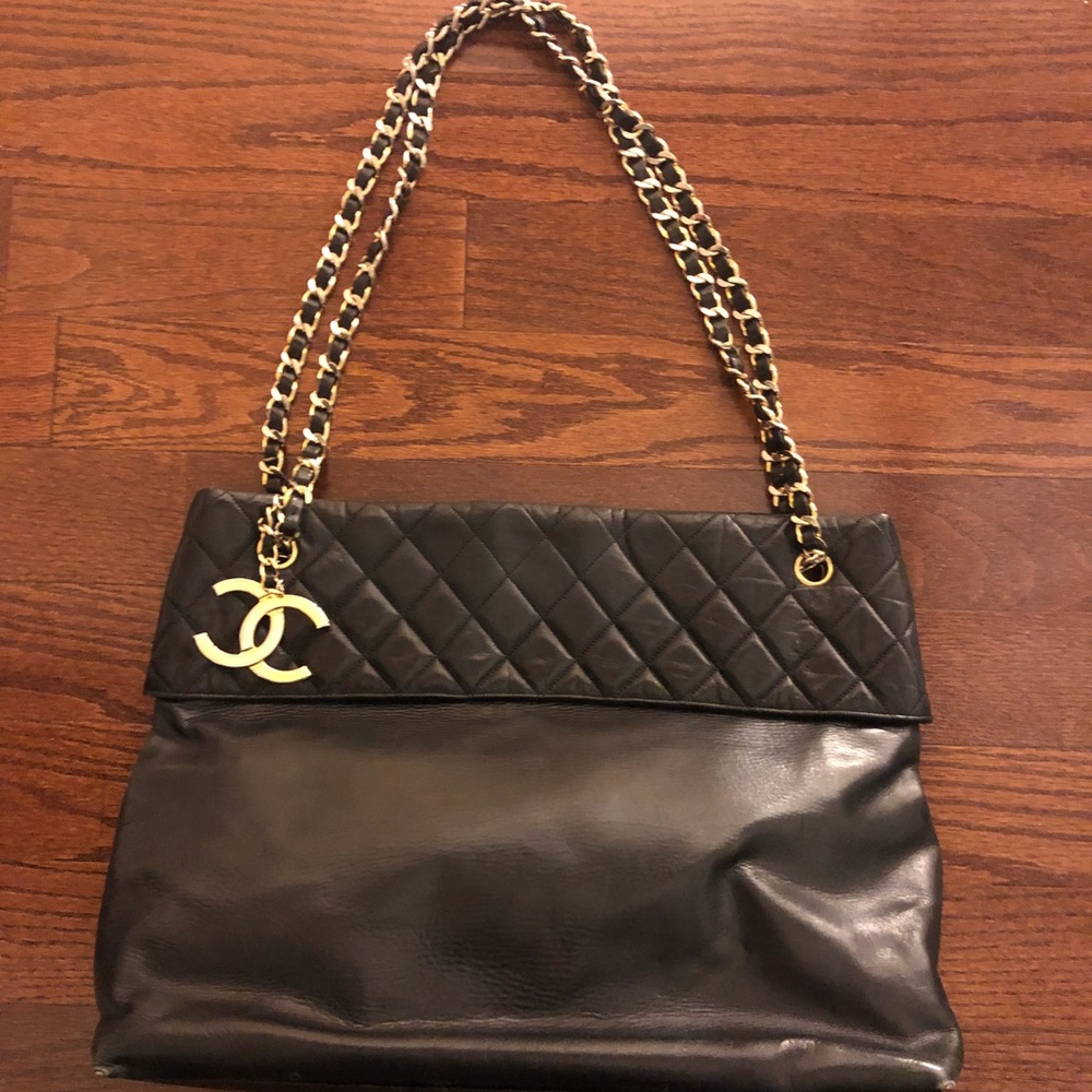 Chanel black lambskin shoulder bag